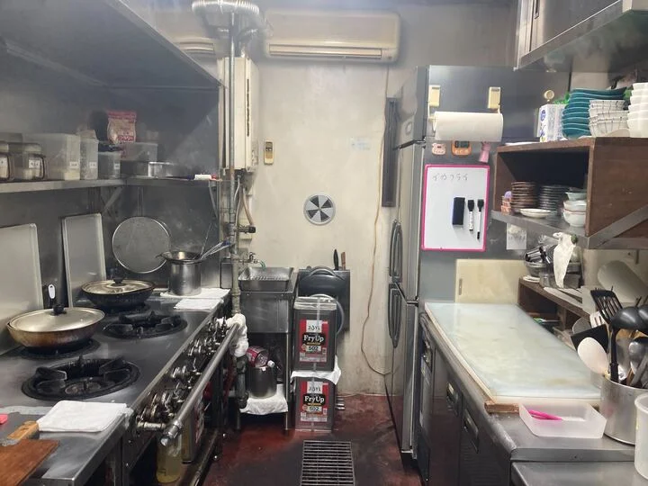 居酒屋の居抜き物件の厨房