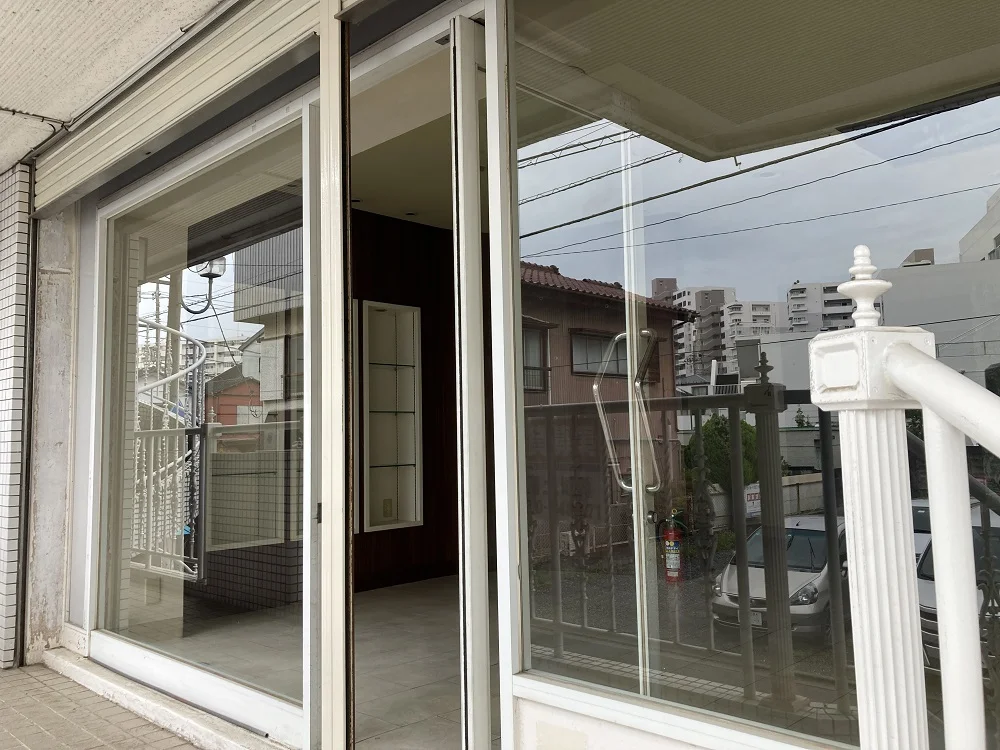 美容室・理容室の居抜き物件のエントランス