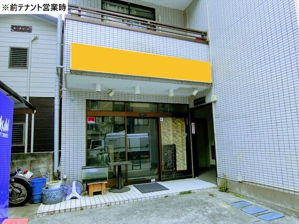 貸店舗(スケルトン)のエントランス