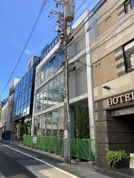 自由が丘のスケルトン店舗物件の外観