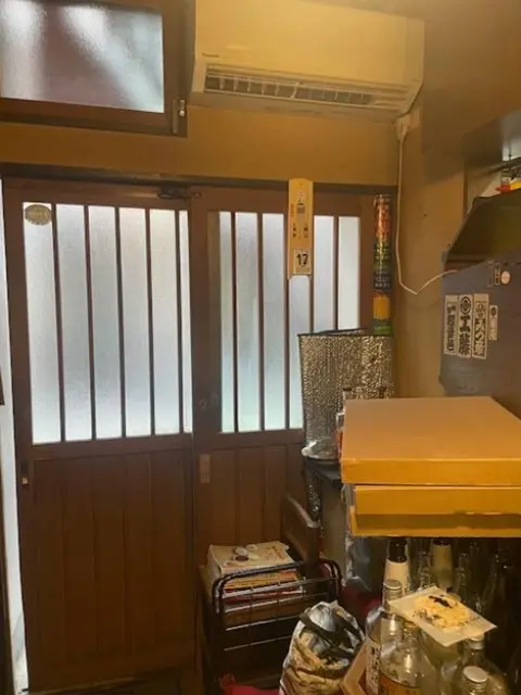 神保町の居抜き店舗のエントランス