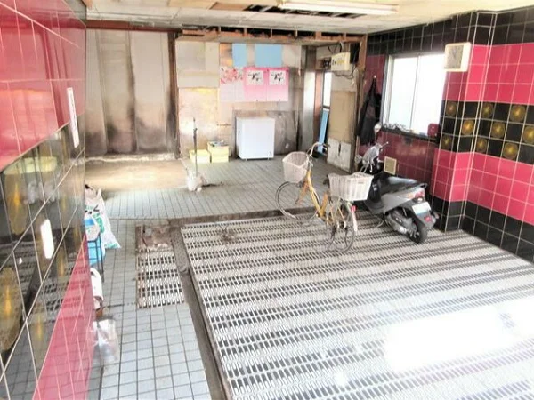 京成高砂のスケルトン物件の内装