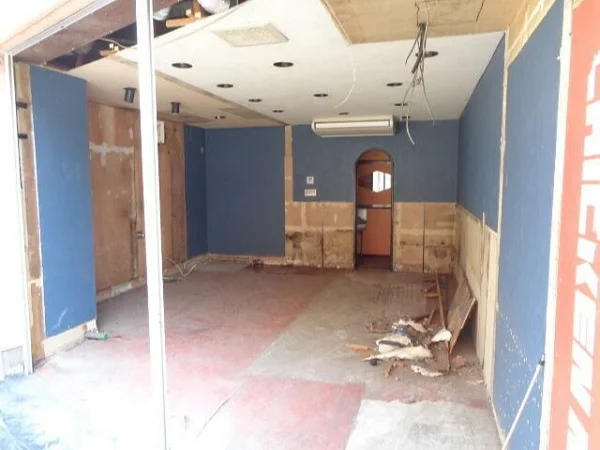 江北のスケルトン店舗物件の内装