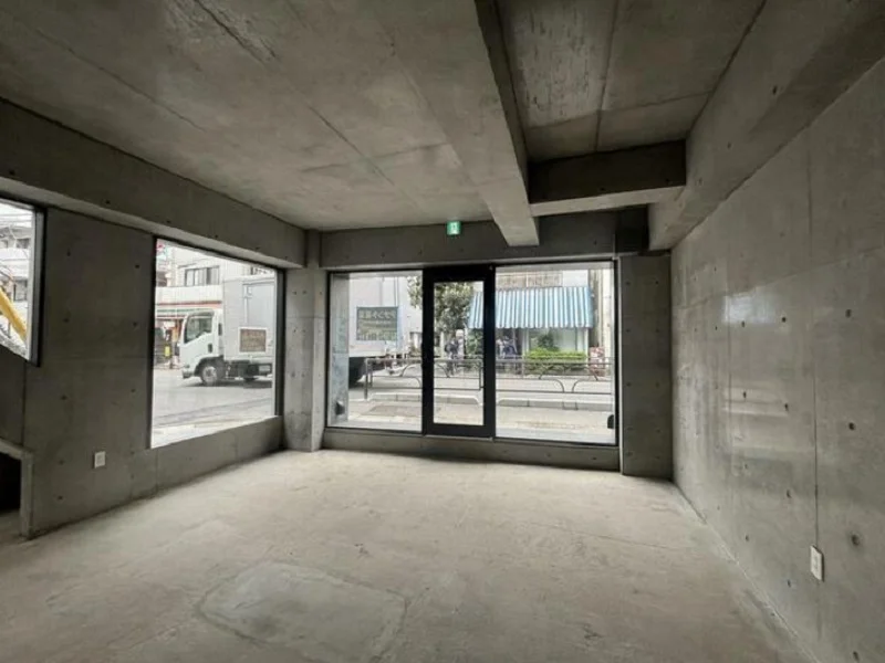 奥沢のスケルトン物件の内装