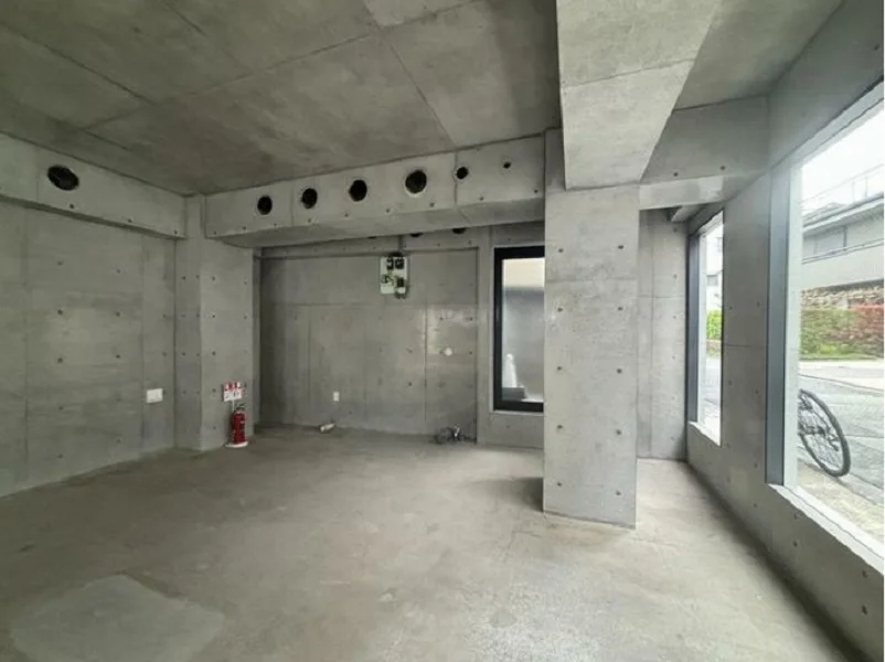 奥沢のスケルトン物件の内装