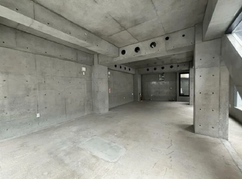 奥沢のスケルトン店舗物件の内装