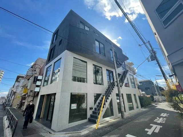 貸店舗(スケルトン)の外観