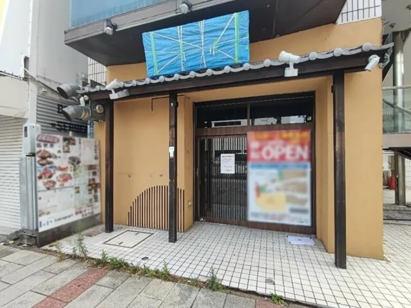 貸店舗(スケルトン)のエントランス