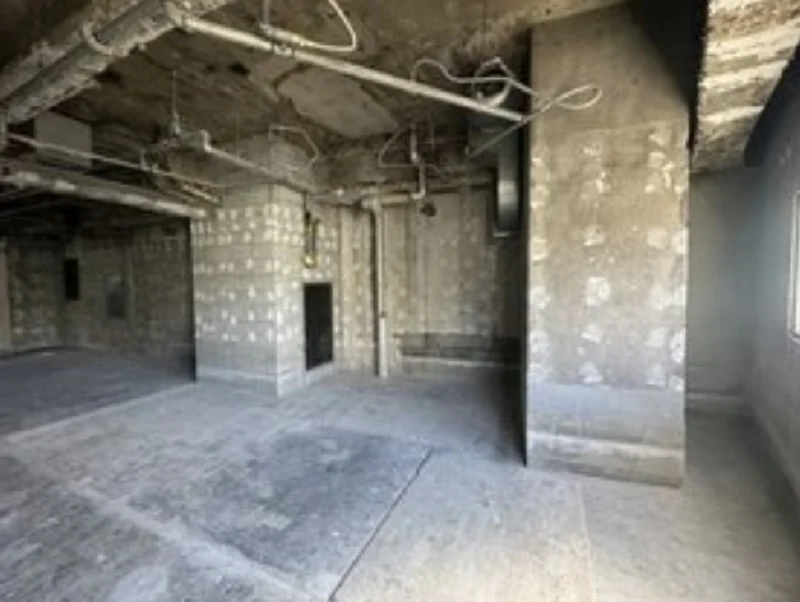 立川のスケルトン店舗物件の内装