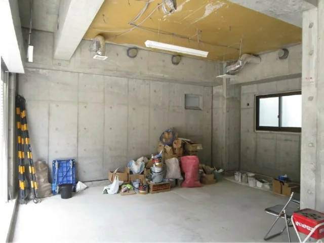 貸店舗(スケルトン)の内装