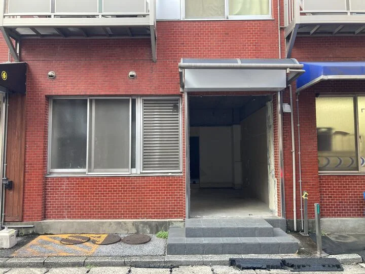 貸店舗(スケルトン)の外観