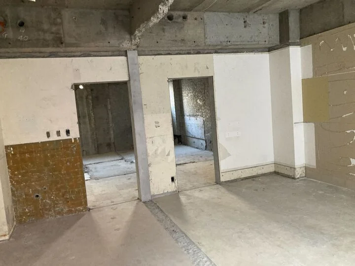 本八幡のスケルトン店舗物件の内装