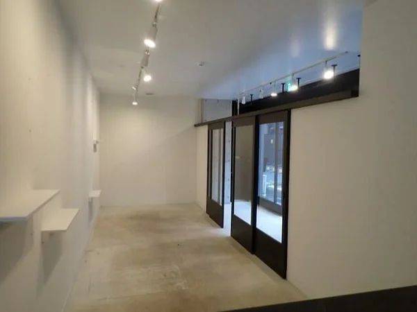 松陰神社前の物販居抜きの内装