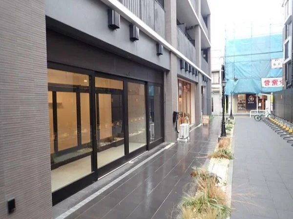 物販の居抜き物件のエントランス