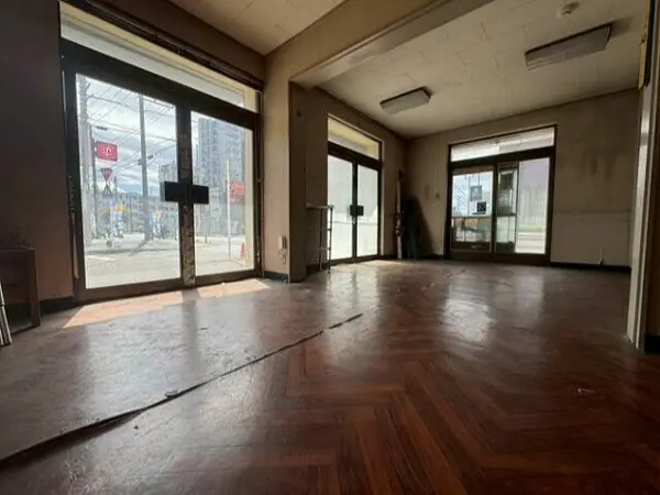 テイクアウトの居抜き物件の内装