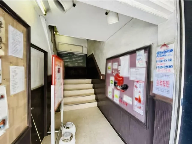 貸店舗(事務所仕様)のエントランス