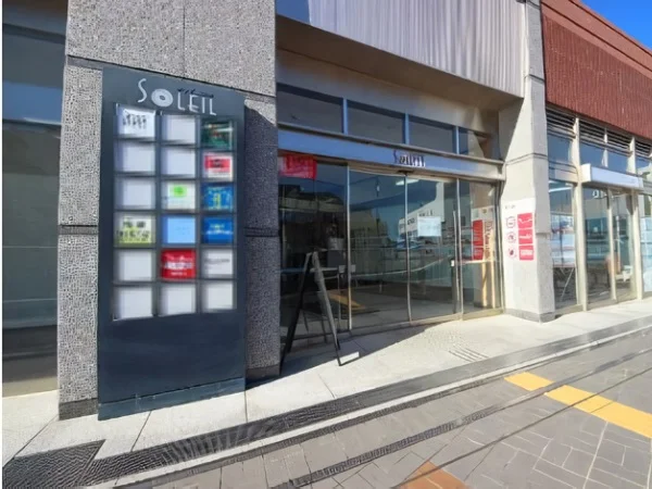 貸店舗(スケルトン)の外観