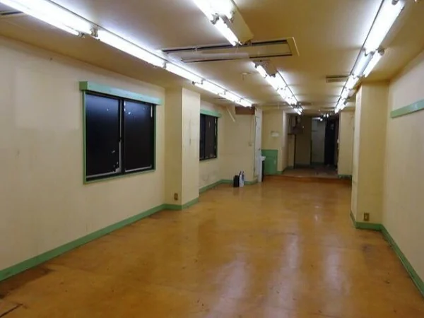 向ヶ丘遊園の事務所仕様店舗物件の内装