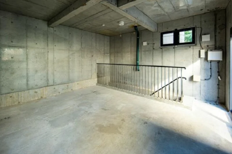 四ツ谷のスケルトン店舗物件の内装