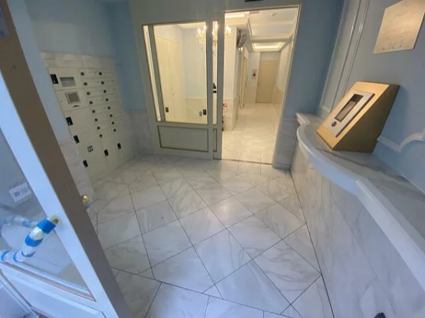 貸店舗(スケルトン)のエントランス