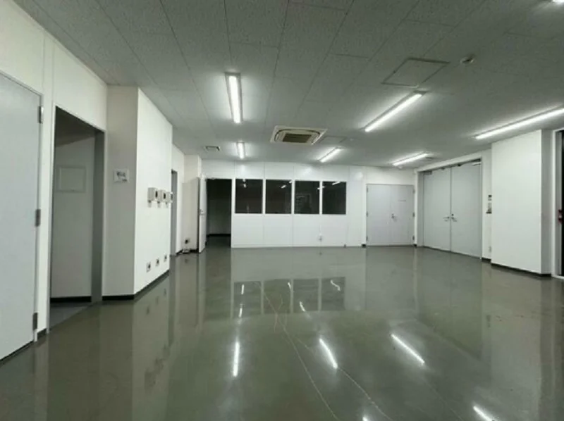 武蔵新田の事務所仕様物件のエントランス