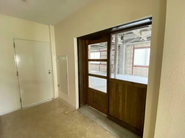 獨協大学前〈草加松原〉のスケルトン店舗物件の内装