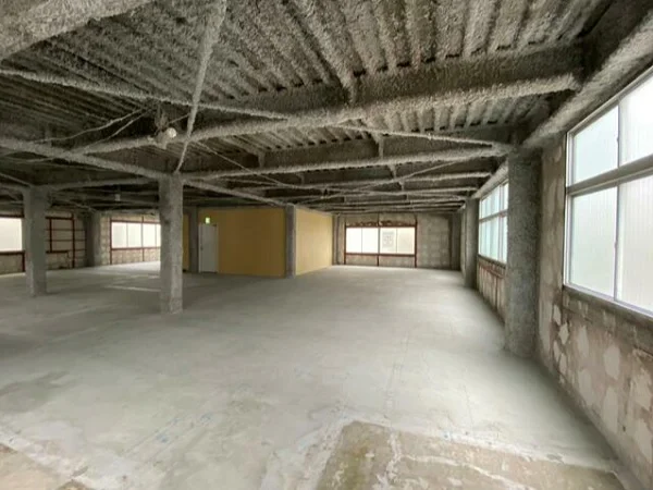 獨協大学前〈草加松原〉のスケルトン店舗物件の内装