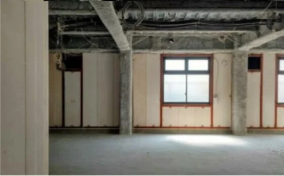 綱島のスケルトン店舗物件の内装