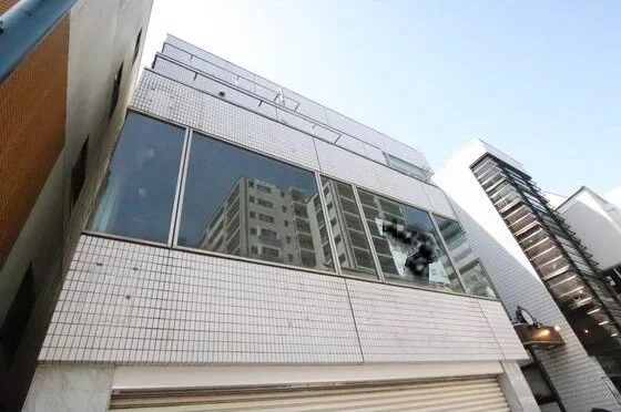 貸店舗(スケルトン)の外観