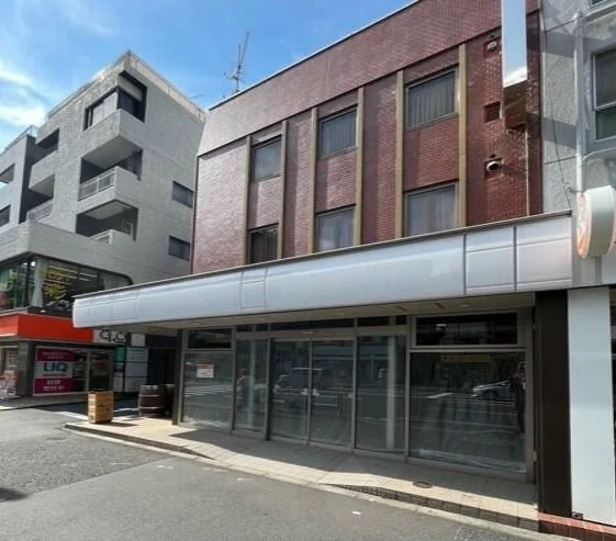 貸店舗(スケルトン)の外観