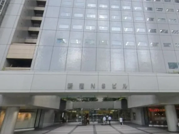 新宿のスケルトン店舗物件の外観