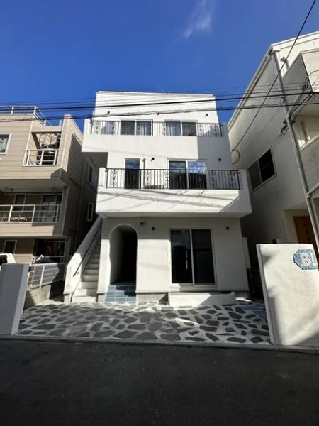 鵠沼海岸のスケルトン店舗物件の外観