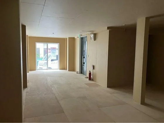 鵠沼海岸のスケルトン物件の内装