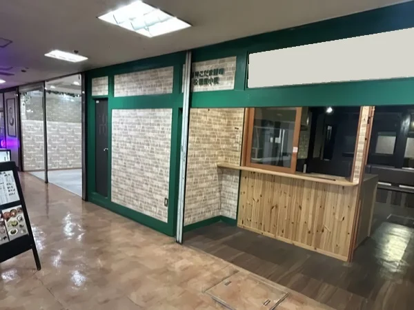 信濃町の居抜き店舗のエントランス