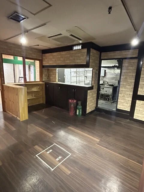 信濃町のビストロ・洋食居抜きの内装