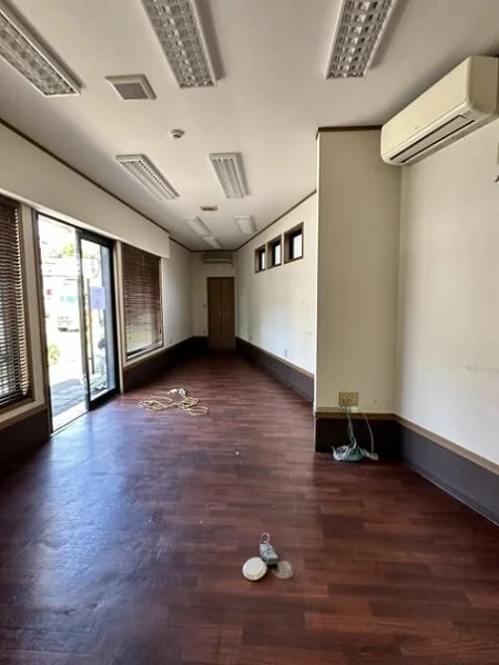 三ツ沢上町の事務所仕様物件の内装