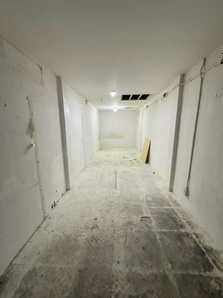 阪東橋のスケルトン物件の内装