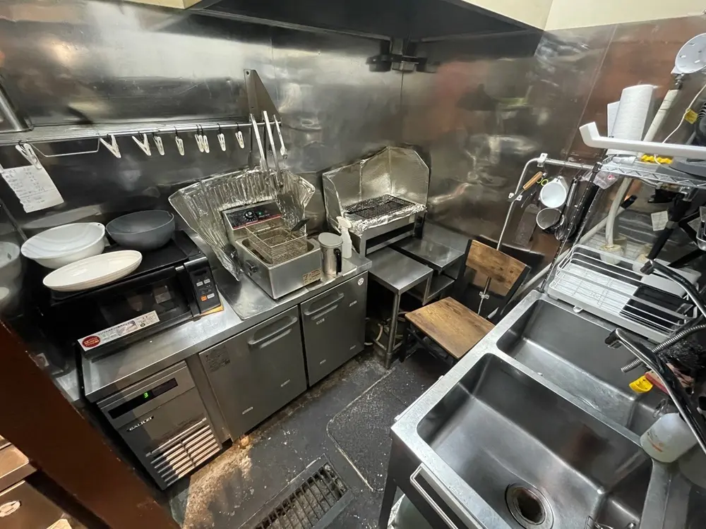 居酒屋の居抜き物件の厨房