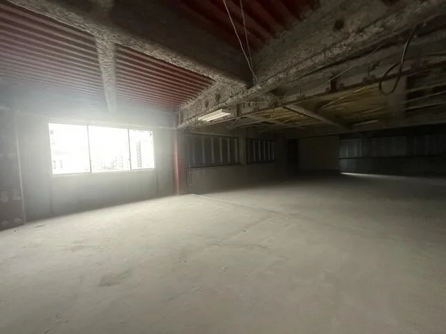 桜木町のスケルトン店舗物件の内装