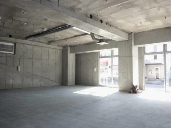 都筑ふれあいの丘のスケルトン店舗物件の外観