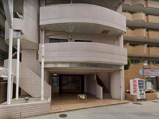 貸店舗(スケルトン)のエントランス