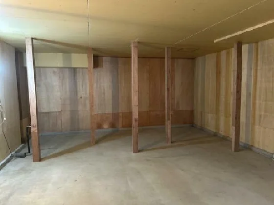 貸店舗(スケルトン)の内装