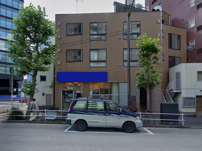 三田のスケルトン店舗物件のエントランス