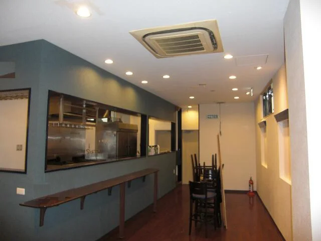 ダイニングバーの居抜き物件の内装