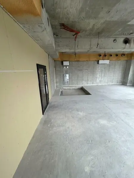 貸店舗(スケルトン)の内装