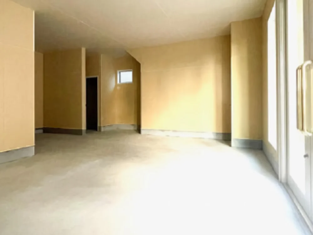 赤土小学校前のスケルトン物件の内装