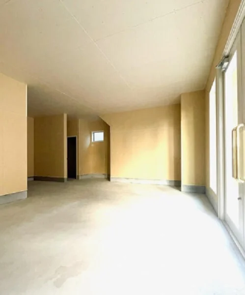 赤土小学校前のスケルトン店舗物件の内装