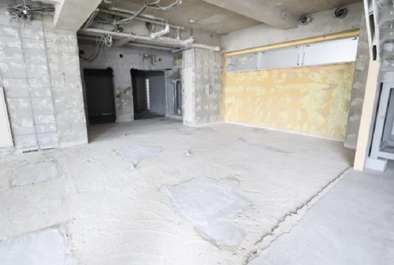 洗足のスケルトン物件の内装