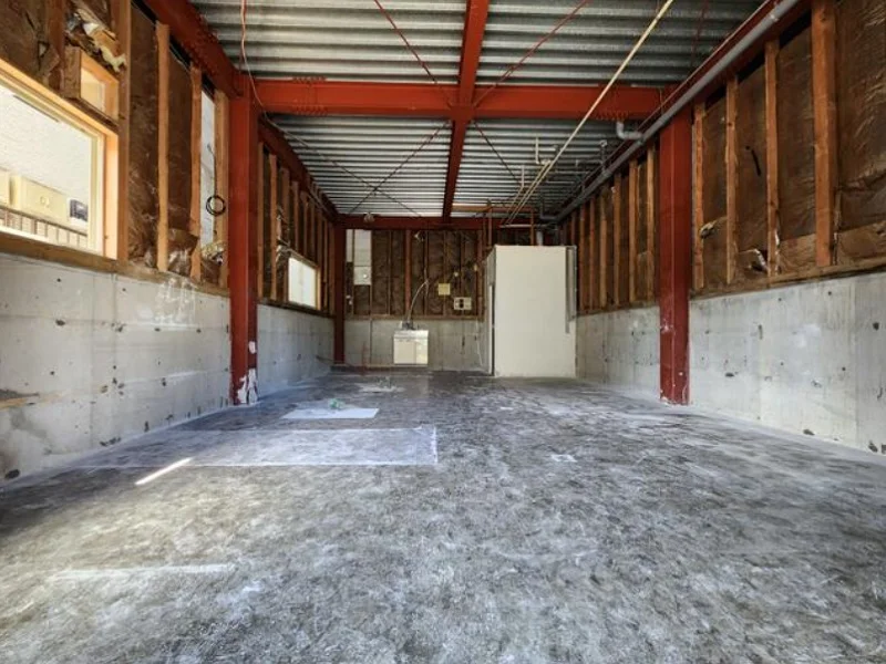 浦安のスケルトン店舗物件の内装