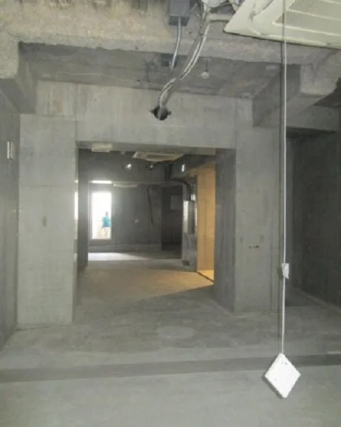 高田馬場のスケルトン店舗物件の内装